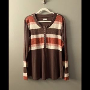 1x plus size Maurice brand long sleeve snap up top. Lightly used. Muted colors.